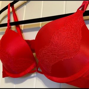 Victoria’s Secret/Push Up Bra. Padding Level 3